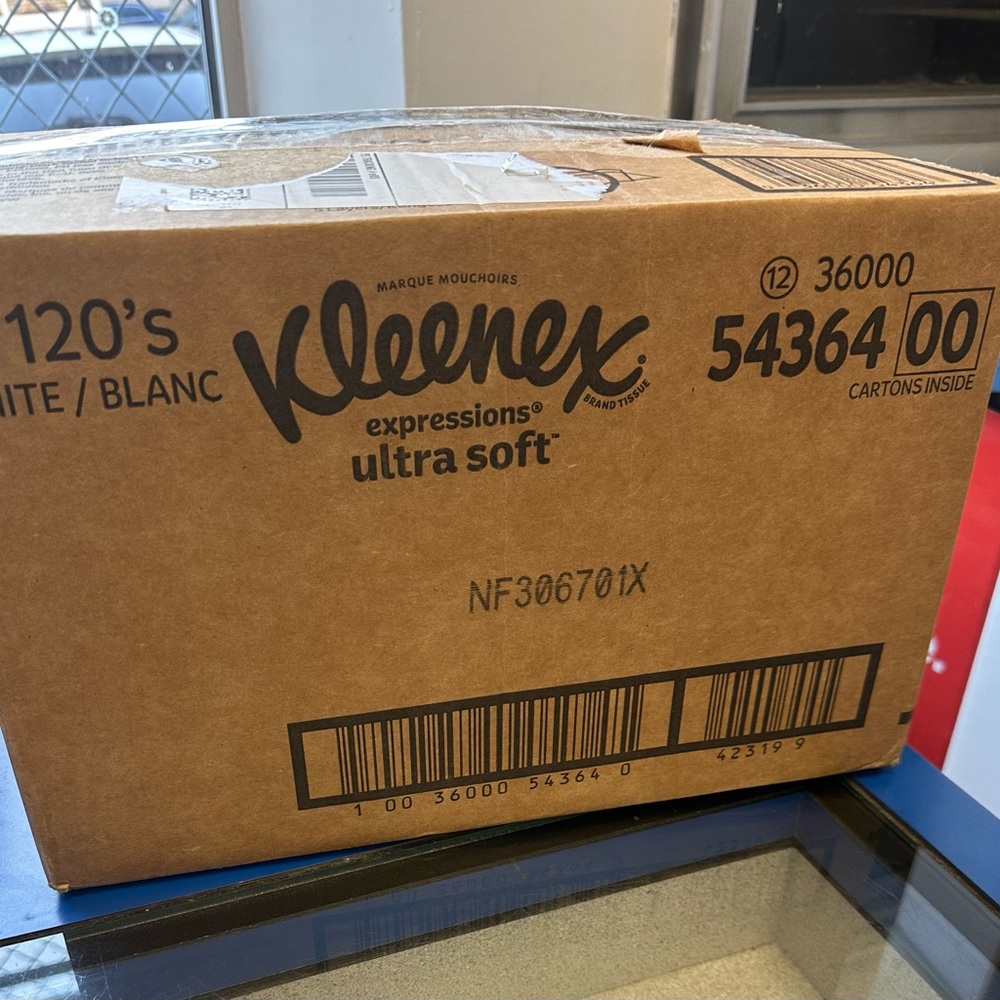 Kleenex expressions ultra soft. Carton 8/120